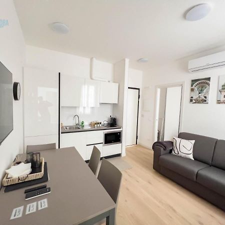 شقة Piazza Della Borsa 3C Tirabora Short Rent ترييستي المظهر الخارجي الصورة